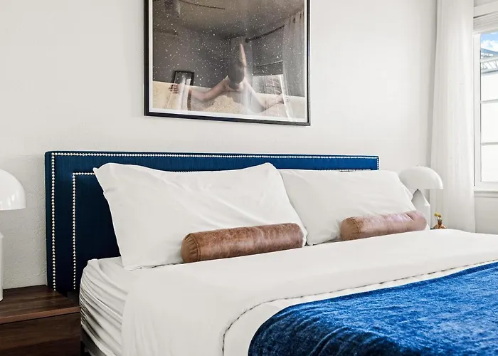 Bright & Modern Retreat - King Beds - Sloans Lake