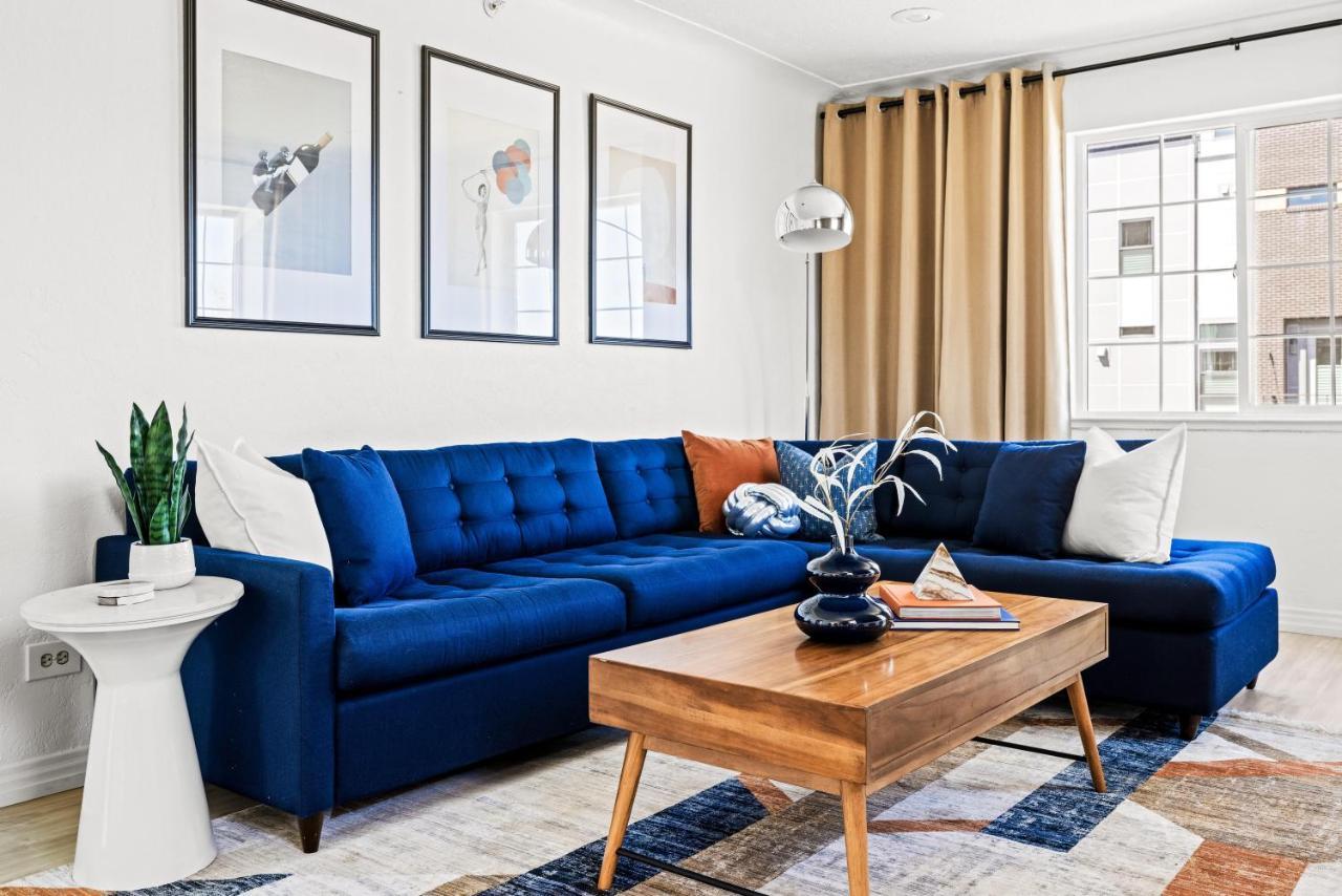 Bright & Modern Retreat - King Beds - Sloans Appartement