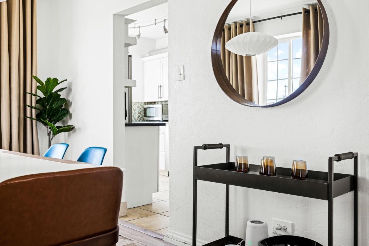 Bright & Modern Retreat - King Beds - Sloans Appartement